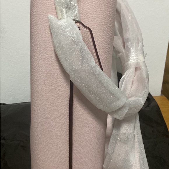 Coach pale pink messenger bag. - Picture 3 of 4